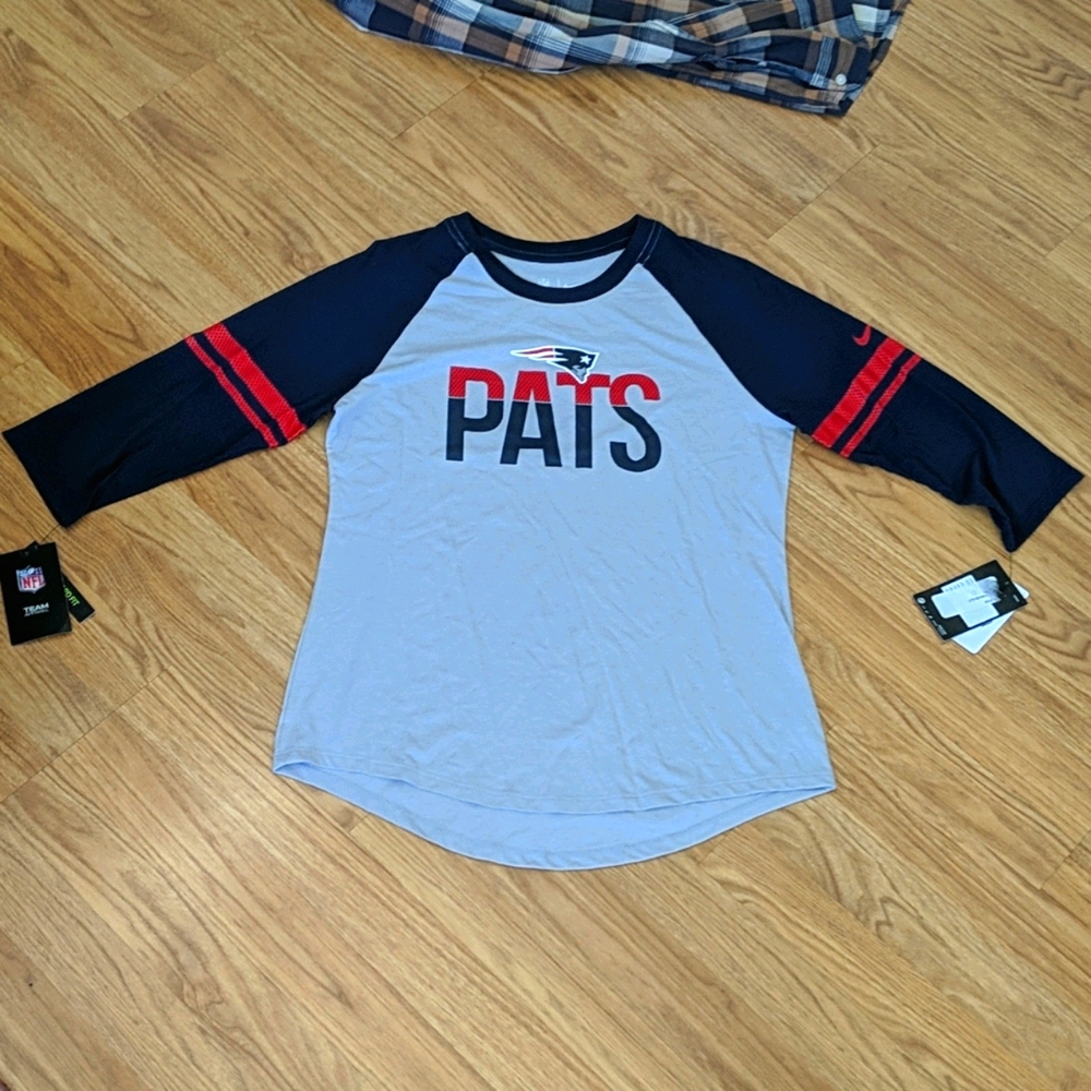Nike NFL Patriots shirt size medium NWT